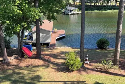 Image de An amazing waterfront home on Lake Gaston. The perfect lake house.