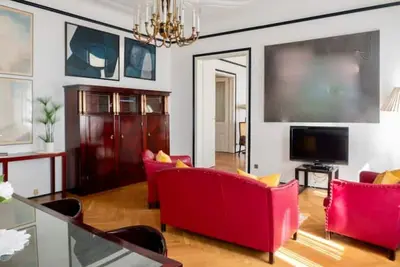 Image de 200sqm Art-Filled Apartment with Private Terrace