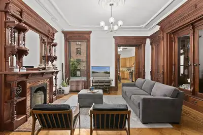 Lovely Parlor Apt in Landmark Brownstone