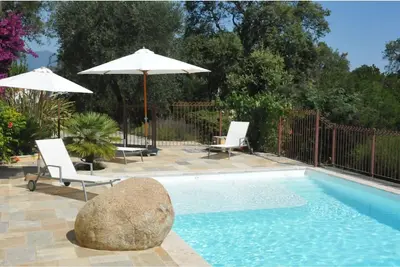 Image de Superbe villa de 220m² avec piscine, jardin, à 500m de la plage