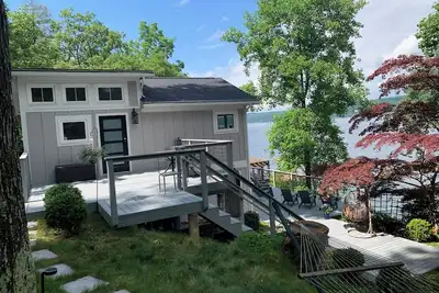 Image de New cottage, close to Ithaca, hot tub, fireplace, waterfront, dock, sleeps 5