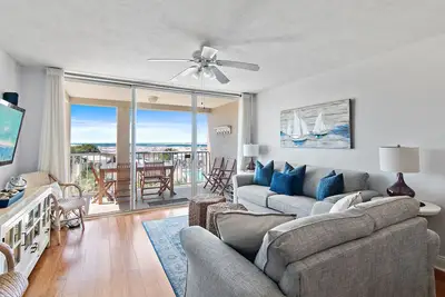 Image de 2br Gulf-View Condo with Balcony + Bikes & Pools | Magnolia House 204