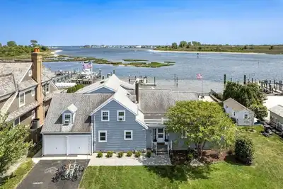 Image de Riverfront Shore House w/ Ocean View, Private Beach, 6 Bedrooms and Lots of Toys