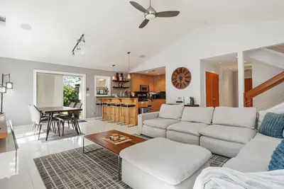 Image de Spacious upscale 3 bedroom with hot tub