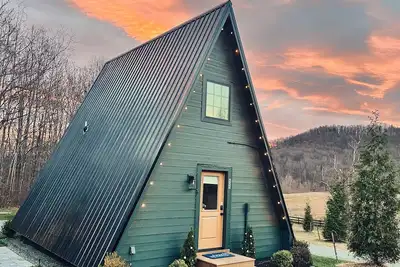 Image de Escape to this unique a-frame cabin minutes from Old Rag Mountain