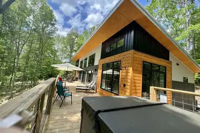 Image de Unique modern home with Hot tub on 10 acres with King size bed near Chattanooga