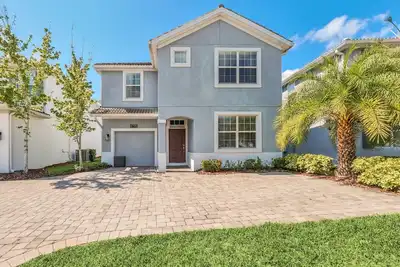 Image de Beautiful 6-Bed Storey Lake Pool Hm -4795kcc