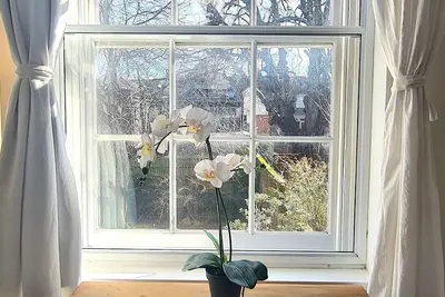 Image de Stylish & spacious townhouse in Winchester's best location! Free parking x 2