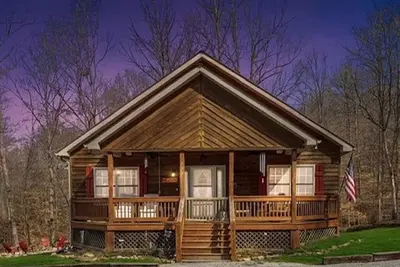 Image de Forest Retreat with hot tub at Lake Cumberland Resort