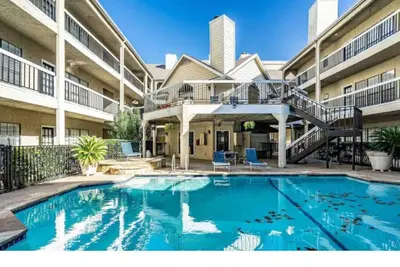 Corporate Stays / Pool / Gym/ Gated / Pets!