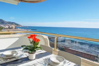 Image de Ocean Skyline Penthouse by Hello Homes Sitges