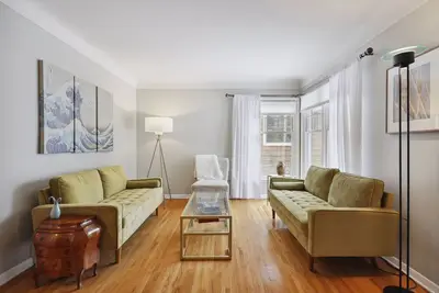 Image de Cheerful 3 Bedroom 2 Blocks from Grass Lake