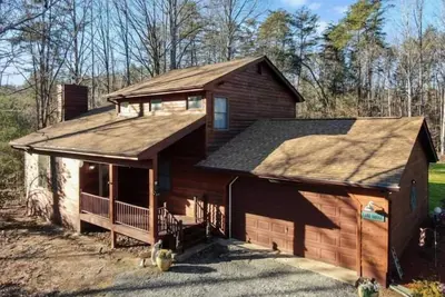 Image de Cozy and Comfy with Lake Access