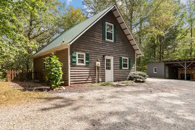 Image de By & By - 2 Bed/1 - Bath with Hot Tub/Dog-Friendly/Dog Pen!