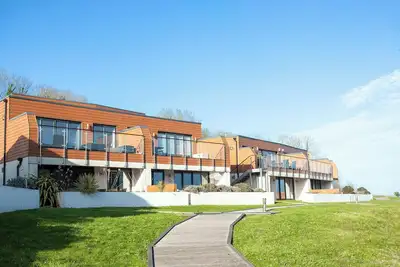 Image de Lapwing Apartment is set within a quiet and relaxed development with spectacular sea views.
