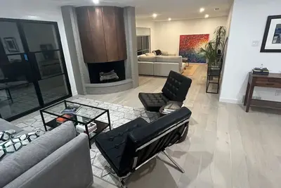 Updated Modern House North Dallas!