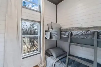 Image de Secluded 2-bedroom tiny home, gated with dog park