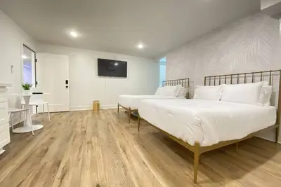 Image de Tropical Springs Studio with Two Full Beds