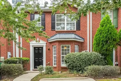 Image de Renovated Townhome - Sleeps 5