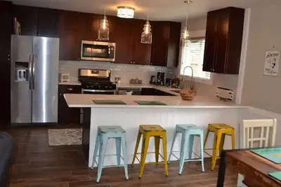 Image de Updated, Comfy Home in Entertainment District