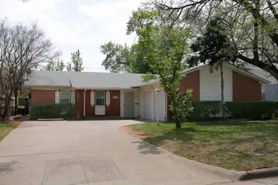 Image de Comfortable Home Next to Stadium