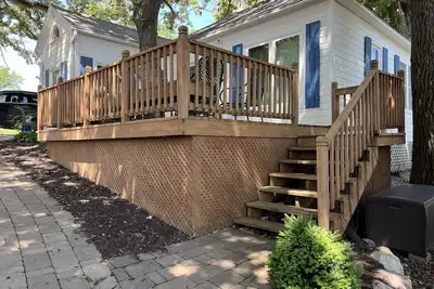 Image de East Lake Okoboji lakeside cabin
