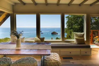 Image de Infinity ocean view, while soaking in the hot tub!