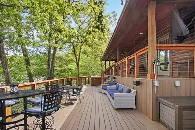 Image de Lakefront Cozy Cabin w/ hot tub
