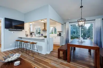 Image de Newly Renovated, Downtown Baileys Harbor-walking distance to marina!