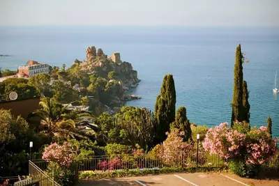 Luxury sea view, with infinity pool in Sicily