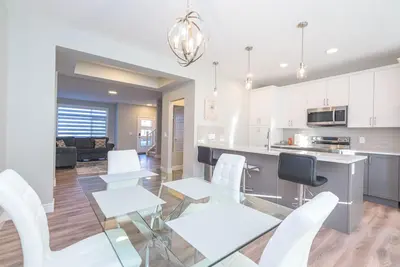 Image de Romantic and Cozy two storey beautiful home