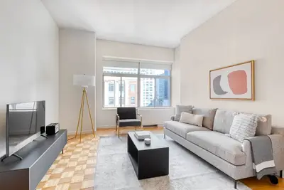 Image de Lovely FiDi Studio w/ Elevator, Gym & Doorman, near Wall St, by Blueground
