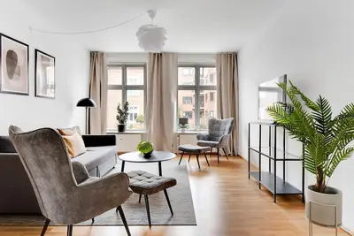 Sanders Constantin - Appartement Chic 2 Chambres avec Balcon