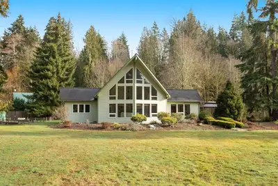 Image de Riverfront dog-friendly oasis with hot tub, firepit & W/D - close to trails
