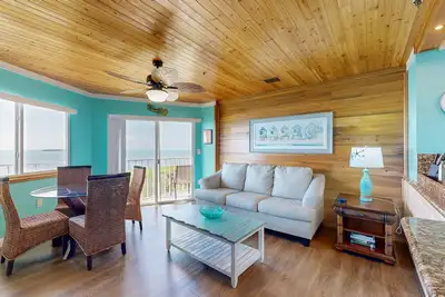 Image de Updated ocean-view condo with 2 balconies, pool, hot tub, W/D, & Ac