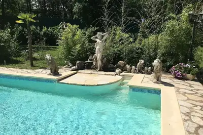 Image de 2 pièces très kitch dans villa