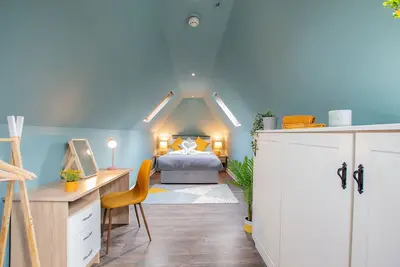 Image de The Yellow Door by Shortstays, Sleeps 25, 2 mins from Temple Bar!