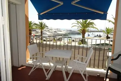 Image de Appartement 1er étage avec parking, proche plage et commerces, Hyères