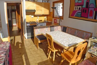 Image de Appartement ensoleillé avec balcon, animaux admis, proche du centre de Samoëns
