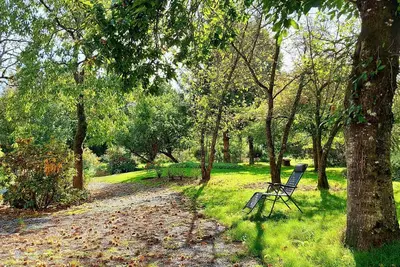 Image de Cabane familiale tout confort avec jardin, animaux, piscine chauffée et étangs à Saint-Thomas-de-Courceriers