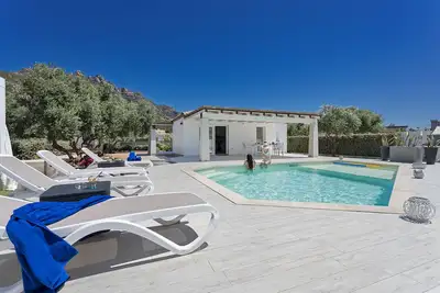 Image de 400 Mt Beach Villa \"Claudia\" with Private Pool