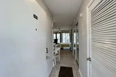 Image de Condo #8253 is a cozy studio conveniently located near the private beach!