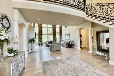 Image de Gorgeous Villa In Upscale Neighborhood