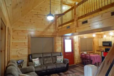Image de Cabin near Saxton/Raystown Koa and minutes from Trough Creek and Raystown Lake.