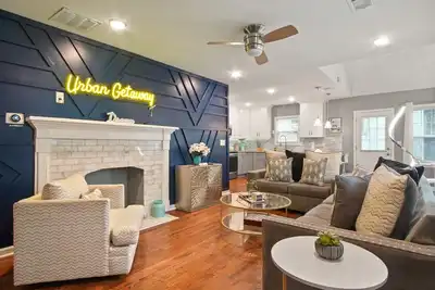 Image de This house is a 3 bedroom(s), 2 bathrooms, located in Atlanta, Ga.