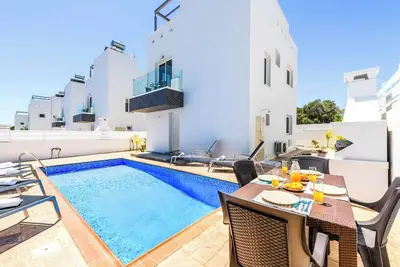 Image de Nissini Villa 4 - Trois Chambres Villa, Couchages 6
