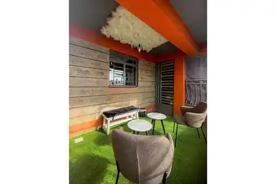 Image de Creatively lit, modern 2 bedroom apartment.