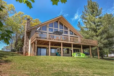 Image de Waterfront home with deep water, skiing/tubing coves, firepit, pool table, Sup