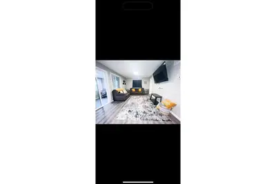 Image de Sunlit Manor!