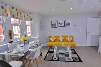 Image de Classy, Central, Self Contained Flat by CozyNest